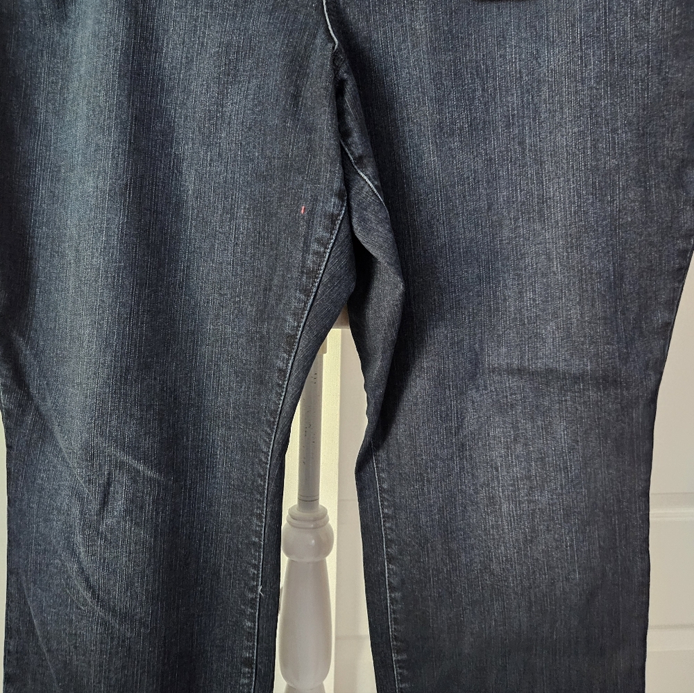 Torrid NWT Classic Skinny Jeans - Picture 3 of 6